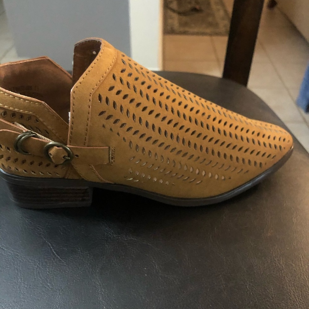 Brown bootie - Picture 3 of 6